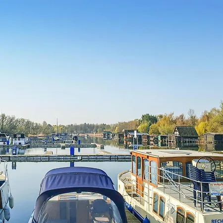 Lovely In Rechlinmueritz With Wifi Hébergement de vacances