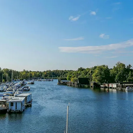 Lovely In Rechlinmueritz With Wifi Hébergement de vacances